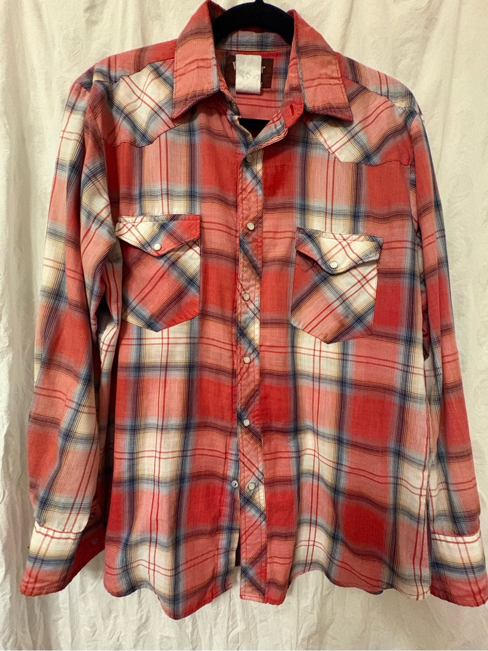 Vintage wrangler pearl snap button western shirt. Women’s size medium.